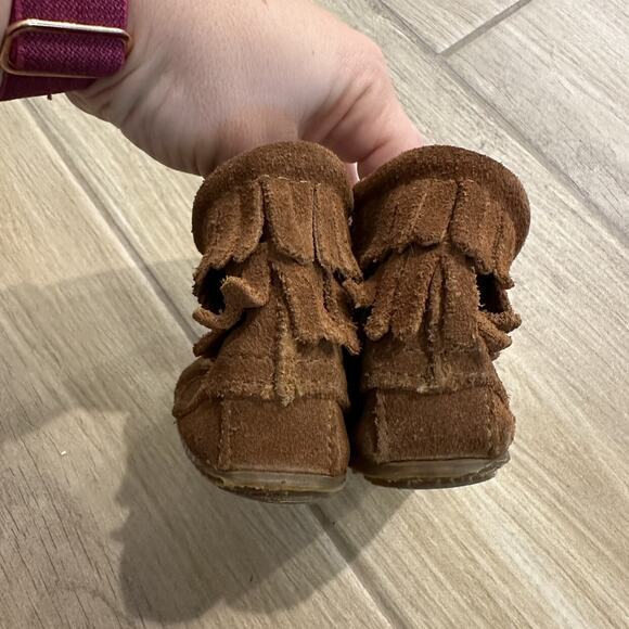 Minnetonka Brown Double Fringe Side Zip Boots - Picture 5 of 9